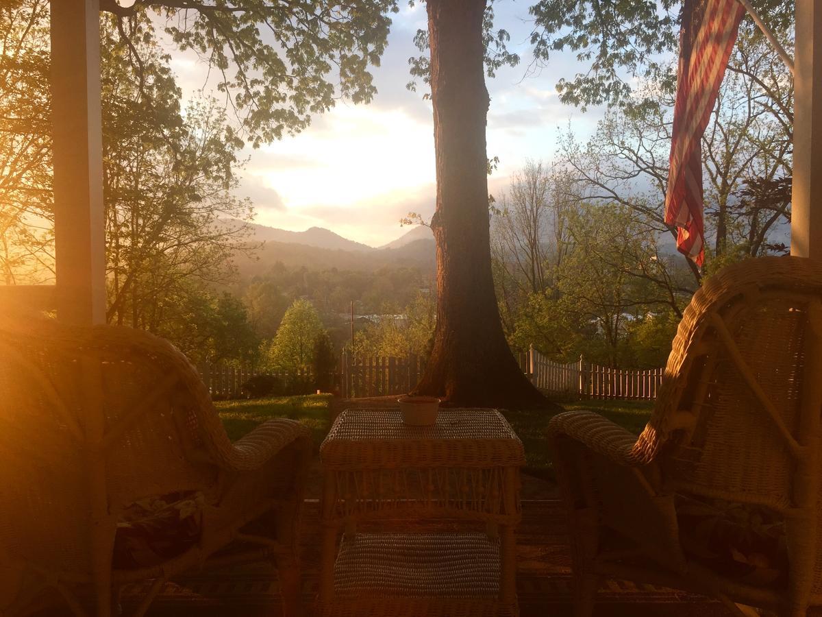 Oak Hill On Love Lane Bed And Breakfast Inn Waynesville Buitenkant foto