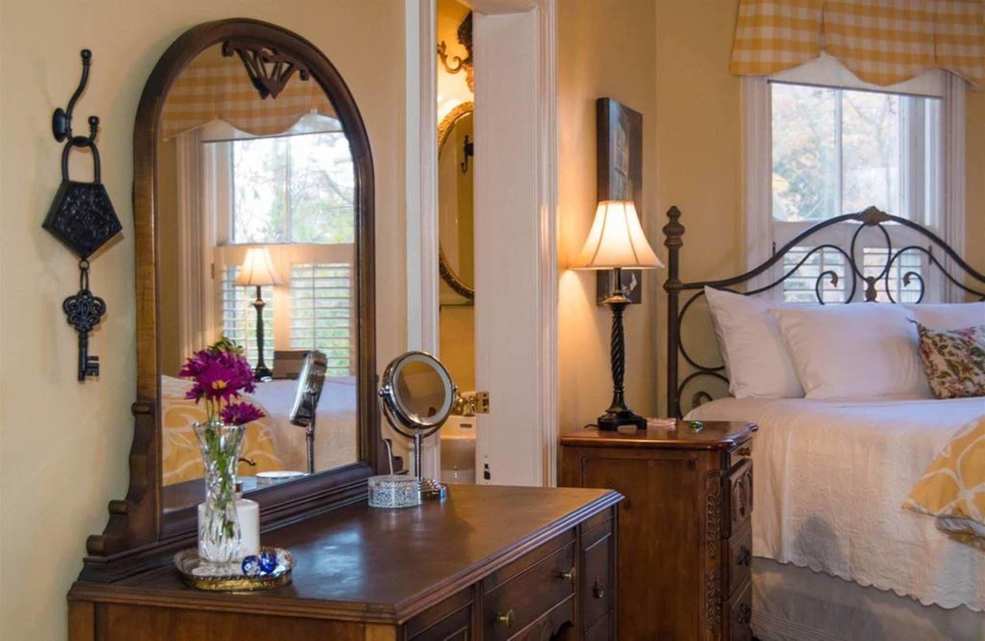 Oak Hill On Love Lane Bed And Breakfast Inn Waynesville Buitenkant foto