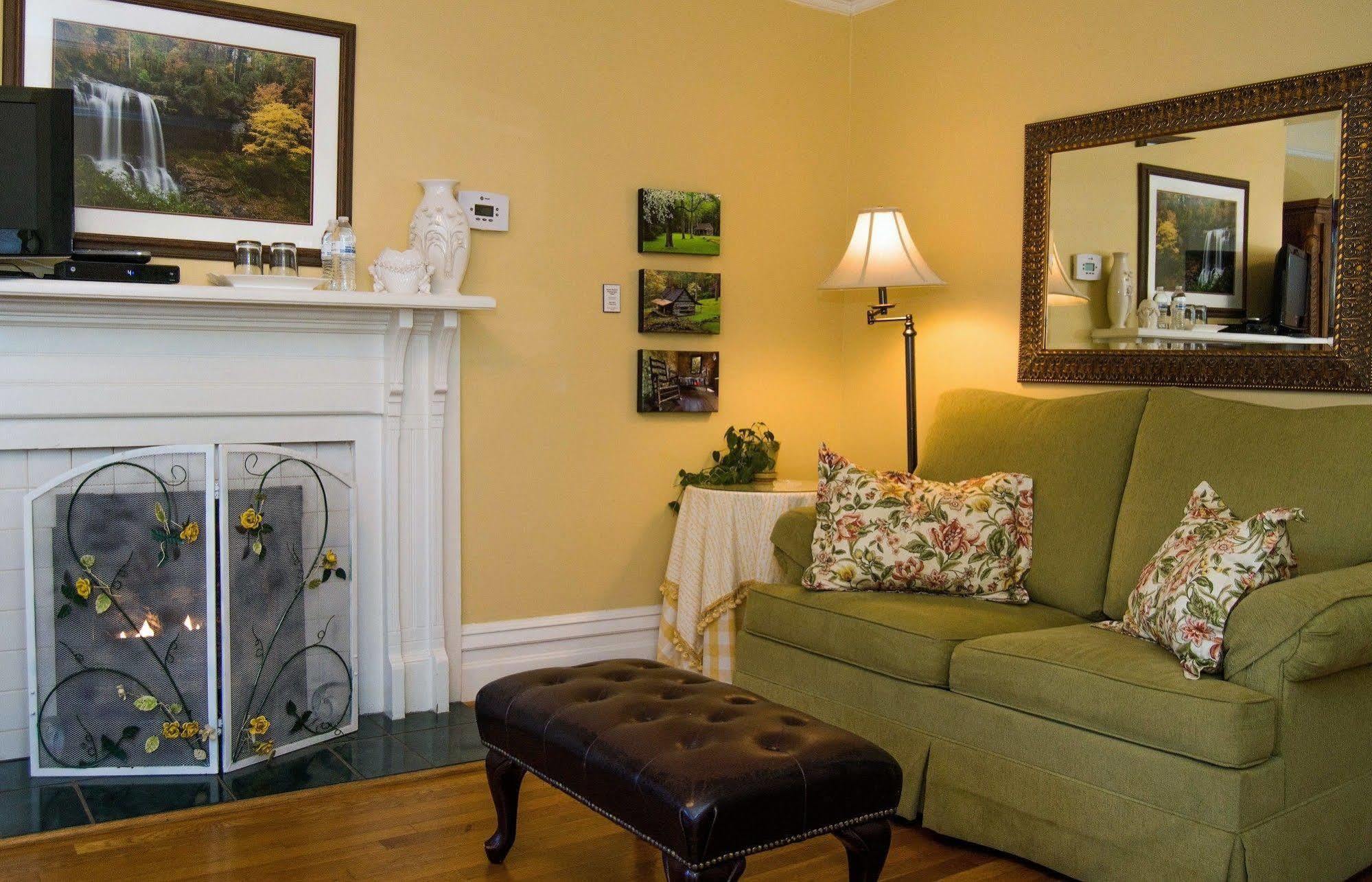 Oak Hill On Love Lane Bed And Breakfast Inn Waynesville Buitenkant foto